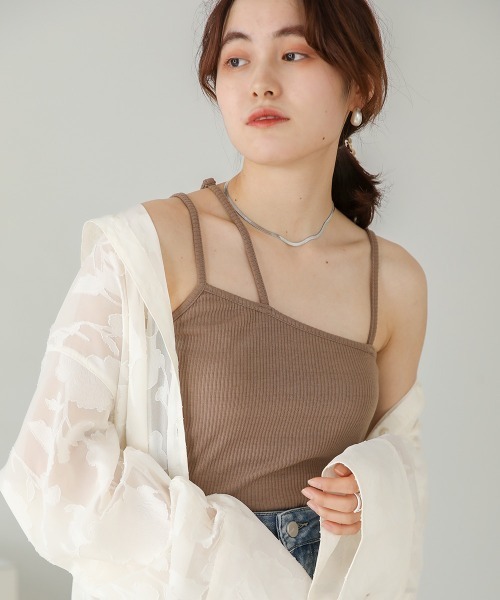 Bab（バブ）の「アシンメトリーカップ付きキャミソール（キャミソール・レディース・グリーン/ブラック/モカ/アイボリー・FREE）」の3枚目の写真