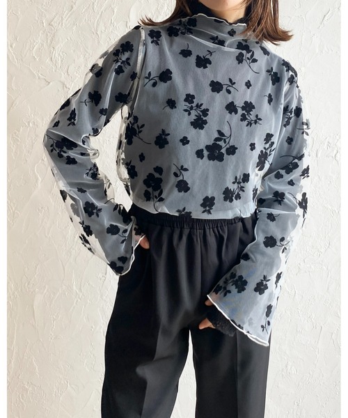 She's Closet(シーズクローゼット)の「花柄長袖フレアスリーブメロウハイネックシアーチュールトップス(Tシャツ/カットソー・レディース・モカ/オフホワイト/ブラック・FREE)」の11枚目の写真