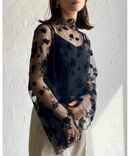 She's Closet(シーズクローゼット)の「花柄長袖フレアスリーブメロウハイネックシアーチュールトップス(Tシャツ/カットソー・レディース・モカ/オフホワイト/ブラック・FREE)」の6枚目の写真