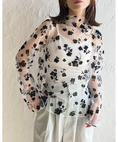 She's Closet(シーズクローゼット)の「花柄長袖フレアスリーブメロウハイネックシアーチュールトップス(Tシャツ/カットソー・レディース・モカ/オフホワイト/ブラック・FREE)」の13枚目の写真