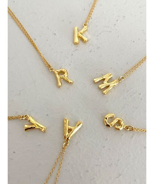 Ungrid（アングリッド）の「イニシャルモチーフネックレス M（ネックレス・レディース・ゴールド・FREE）」の7枚目の写真