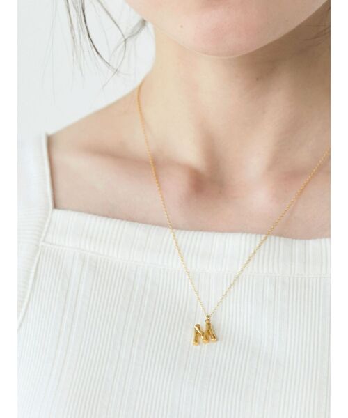 Ungrid（アングリッド）の「イニシャルモチーフネックレス M（ネックレス・レディース・ゴールド・FREE）」の4枚目の写真