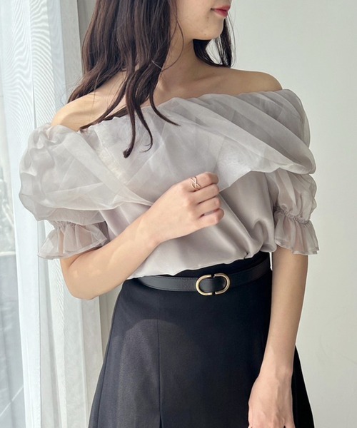 one after another NICE CLAUP(ワンアフターアナザーナイスクラップ)の「オーガンオフショルブラウス(シャツ/ブラウス・レディース・ライトグレー/ホワイト系その他/アイボリー/ホワイト系/ライトピンク・FREE)」の4枚目の写真