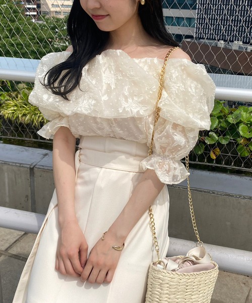 one after another NICE CLAUP(ワンアフターアナザーナイスクラップ)の「オーガンオフショルブラウス(シャツ/ブラウス・レディース・ライトグレー/ホワイト系その他/アイボリー/ホワイト系/ライトピンク・FREE)」の8枚目の写真