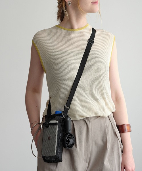 ZAKKA-BOX（ザッカボックス）の「ペットボトル＆スマホナイロンポシェット（ショルダーバッグ・レディース・パープル/ブラック/ホワイト/ライトグレー・FREE）」の3枚目の写真