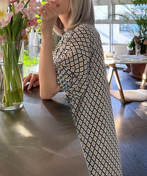 AS KNOW AS plus（アズノゥアズプラス）の「♪まぜまぜ配色コクーンワンピース（ワンピース・レディース・ブラック系/ベージュ系/サックスブルー系/ホワイト系その他/ブラック系1/ブラック系その他/ホワイト系2/ホワイト系その他2/ネイビー系1/グリーン系その他/ブルー系その他/ホワイト系その他3/ブラック系3/ネイビー系3/グリーン系その他3/グリーン系その他4/ブルー系その他4/ブルー系その他2/レッド系その他2/ホワイト系その他5/ブラック系2/ブルー系その他5/ネイビー系4/ブラック系4/ブラック系その他2/ブラウン系その他2・FREE）」の2枚目の写真