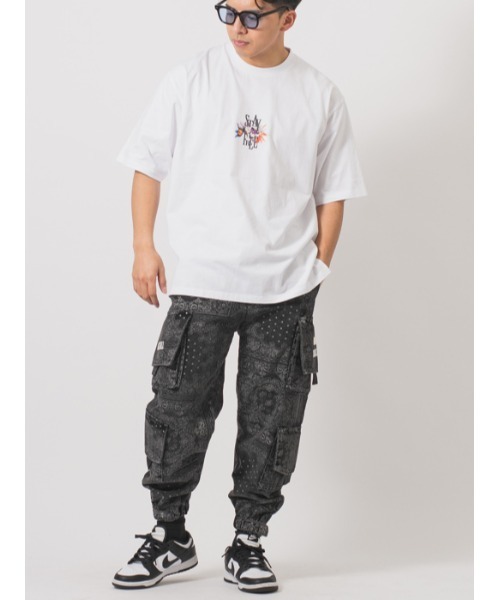 RE730(アールイーセブンサーティー)の「RE730 バックのフラワーコラージュが鮮やかな半袖Tシャツ ビッグシルエット(Tシャツ/カットソー・メンズ・ブラック/オフホワイト/ターコイズブルー・MEDIUM/LARGE/X-LARGE)」の7枚目の写真