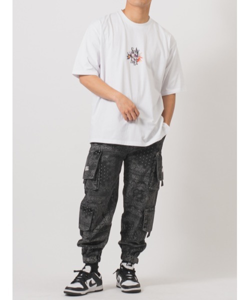 RE730(アールイーセブンサーティー)の「RE730 バックのフラワーコラージュが鮮やかな半袖Tシャツ ビッグシルエット(Tシャツ/カットソー・メンズ・ブラック/オフホワイト/ターコイズブルー・MEDIUM/LARGE/X-LARGE)」の9枚目の写真