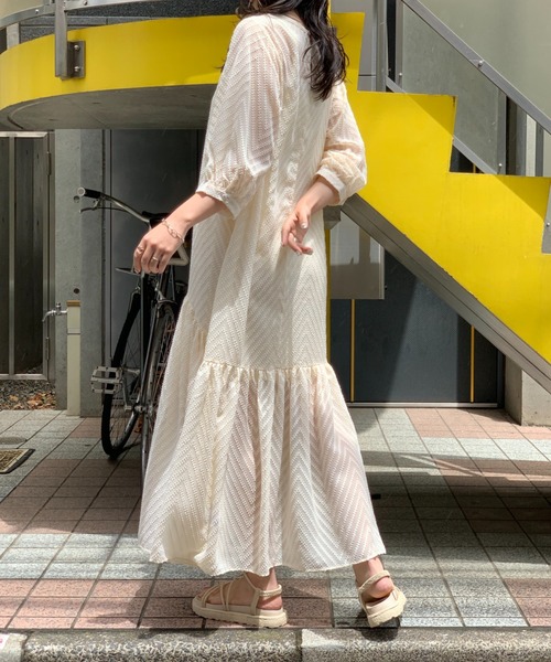 mi via loca(ミヴィアロカ)の「トライバル柄シアーティアードワンピース(インナー付き)(ワンピース・レディース・ブラック/グレー/オフホワイト・FREE)」の15枚目の写真