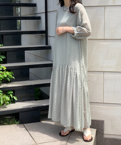 mi via loca(ミヴィアロカ)の「トライバル柄シアーティアードワンピース(インナー付き)(ワンピース・レディース・ブラック/グレー/オフホワイト・FREE)」の5枚目の写真
