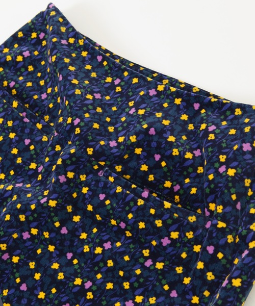 HOLIDAY（ホリデイ）の「VELVETEEN FLOWER MINI SKIRT 別珍