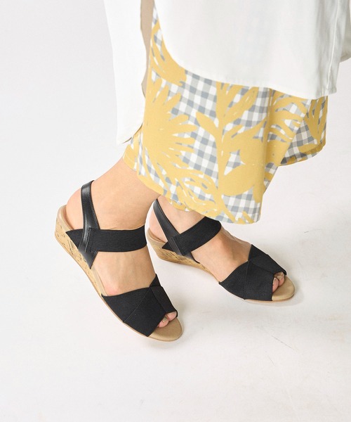 Riz raffinee（リズラフィーネ）の「モチーフウェッジソールサンダル（サンダル・レディース・ベージュ/カーキ/ブラック・M/L/S）」の2枚目の写真