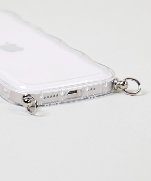 SPINNS（スピンズ）の「【ストラップホール付き】うねうねデザイン クリアスマホケース（スマホグッズ・レディース・クリア/ホワイト/ホワイト系その他・12/13/11/7/8/14/14h/13h/15 /16/iPhone 7/8/SE(第2/第3世代)）」の7枚目の写真