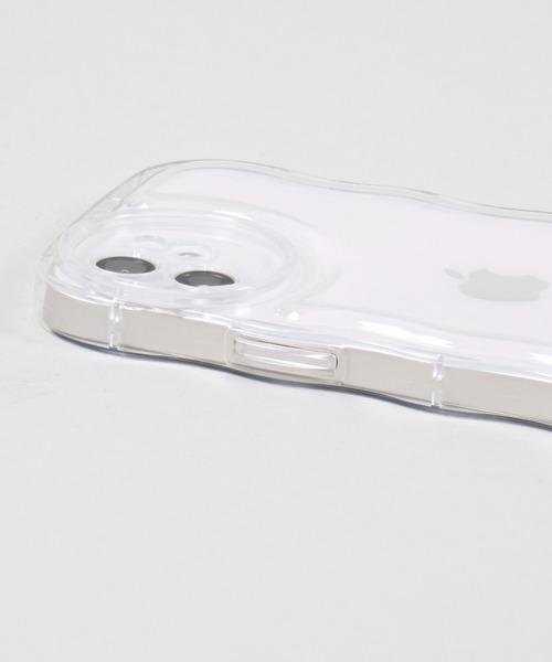 SPINNS（スピンズ）の「【ストラップホール付き】うねうねデザイン クリアスマホケース（スマホグッズ・レディース・クリア/ホワイト/ホワイト系その他・12/13/11/7/8/14/14h/13h/15 /16/iPhone 7/8/SE(第2/第3世代)）」の8枚目の写真