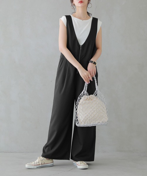 osharewalker（オシャレウォーカー）の「【廃盤】『フロントファスナーサロペット』（サロペット/オーバーオール・レディース・ベージュ/ブラック・1/2）」の2枚目の写真