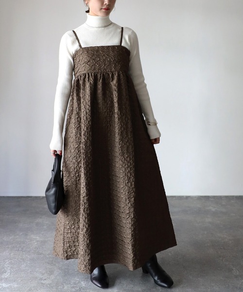 Riberry(リベリー)の「ふくれジャガードバックシャンキャミワンピース(ワンピース・レディース・ベージュ/ブラウン/ブラック・MEDIUM)」の2枚目の写真