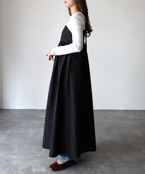 Riberry(リベリー)の「ふくれジャガードバックシャンキャミワンピース(ワンピース・レディース・ベージュ/ブラウン/ブラック・MEDIUM)」の18枚目の写真