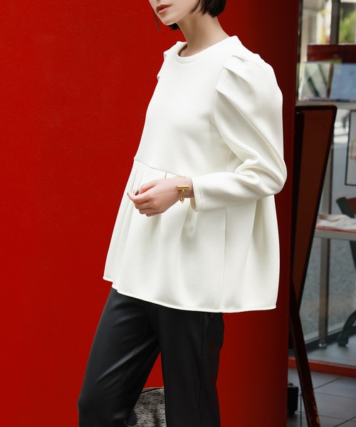 ELFRANK(エルフランク)の「ダンボールニットパワーショルダーペプラムプルオーバー(Tシャツ/カットソー・レディース・グレー/ブラック/オフホワイト・FREE)」の7枚目の写真