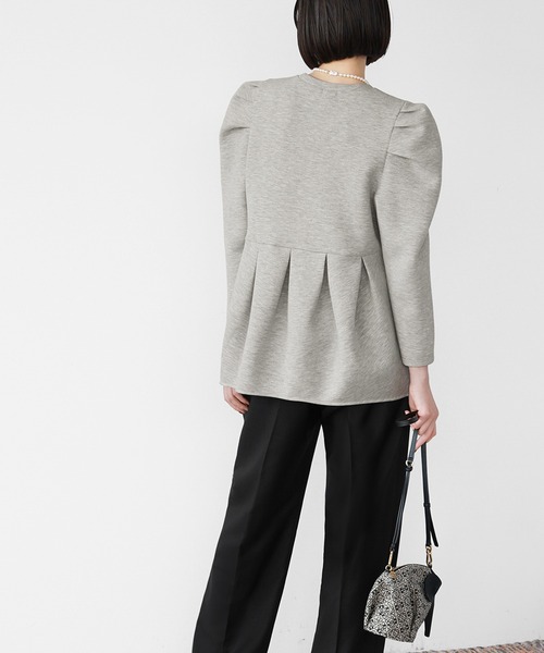 ELFRANK(エルフランク)の「ダンボールニットパワーショルダーペプラムプルオーバー(Tシャツ/カットソー・レディース・グレー/ブラック/オフホワイト・FREE)」の13枚目の写真
