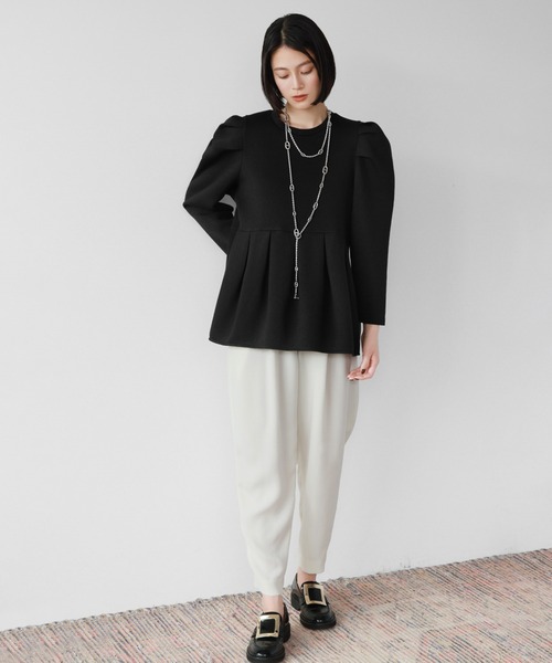 ELFRANK(エルフランク)の「ダンボールニットパワーショルダーペプラムプルオーバー(Tシャツ/カットソー・レディース・グレー/ブラック/オフホワイト・FREE)」の15枚目の写真