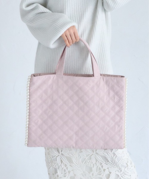 tocco closet（トッコ　クローゼット）の「サイドパール付きキルティングサブバッグ（ハンドバッグ・レディース・ベージュ/ブラック/ピンク/ネイビー・FREE）」の4枚目の写真
