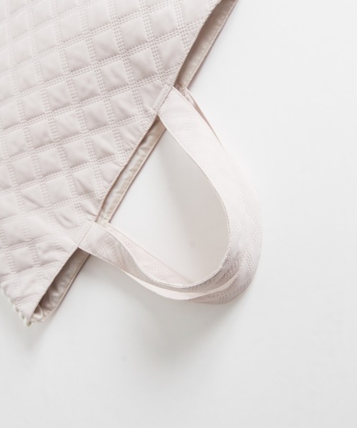 tocco closet（トッコ　クローゼット）の「サイドパール付きキルティングサブバッグ（ハンドバッグ・レディース・ベージュ/ブラック/ピンク/ネイビー・FREE）」の21枚目の写真