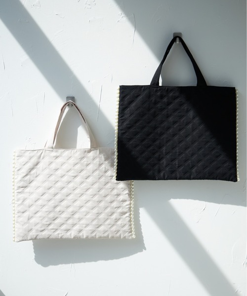 tocco closet（トッコ　クローゼット）の「サイドパール付きキルティングサブバッグ（ハンドバッグ・レディース・ベージュ/ブラック/ピンク/ネイビー・FREE）」の14枚目の写真