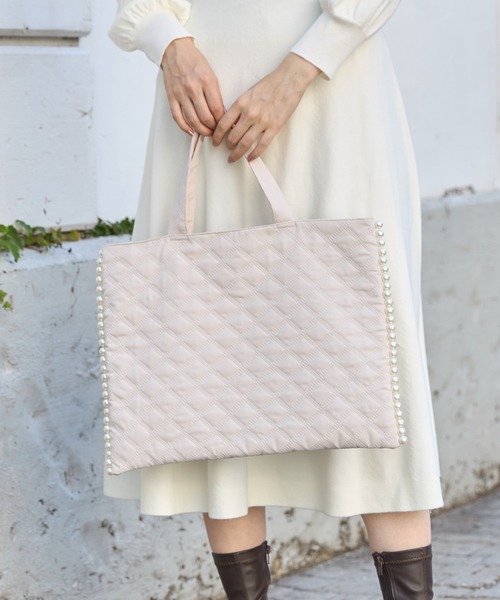 tocco closet（トッコ　クローゼット）の「サイドパール付きキルティングサブバッグ（ハンドバッグ・レディース・ベージュ/ブラック/ピンク/ネイビー・FREE）」の11枚目の写真