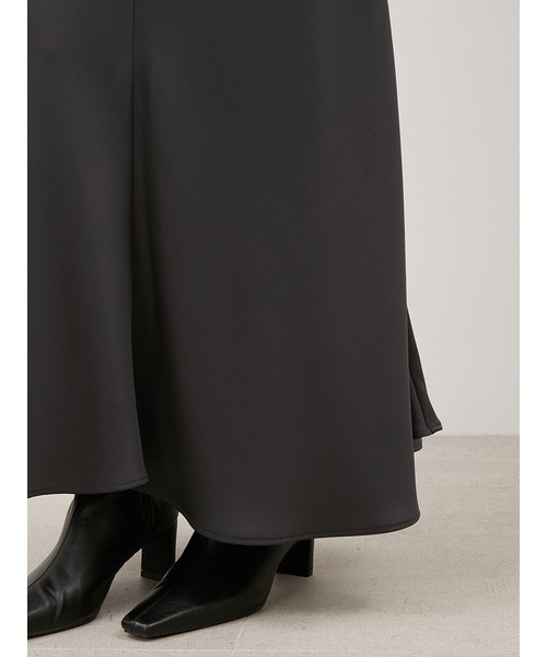 Mila Owen（ミラオーウェン）の「【WEB限定サイズあり】バイアスサテンナロースカート（スカート・レディース・ベージュ/チャコールグレー/アイボリー・00/0/1）」の10枚目の写真