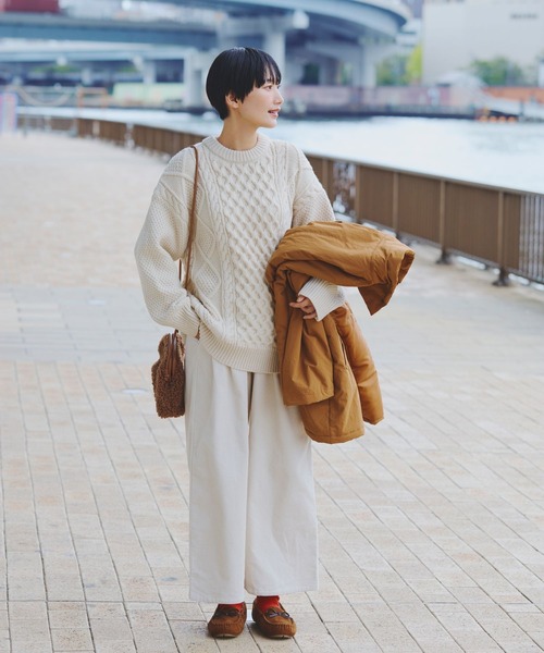 studio CLIP（スタディオクリップ）の「【毛玉になりにくい/マシンウォッシャブル】3ゲージお手入れらくらくケーブルニット（ニット/セーター・レディース・その他1/その他2/アイボリー・FREE）」の4枚目の写真