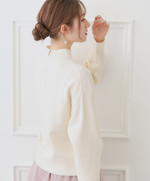 couture brooch（クチュールブローチ）の「◆【程よいゆとりのこなれ感】ウール混ハイネックニット（ニット/セーター・レディース・ライトパープル/グリーン/アイボリー/チャコールグレー・42/34/38）」の11枚目の写真