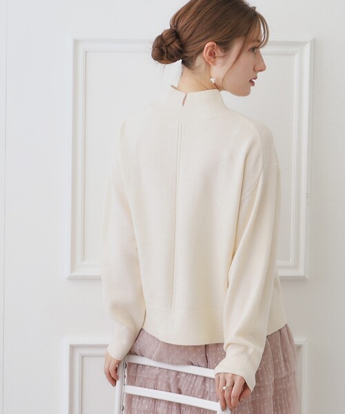 couture brooch（クチュールブローチ）の「◆【程よいゆとりのこなれ感】ウール混ハイネックニット（ニット/セーター・レディース・ライトパープル/グリーン/アイボリー/チャコールグレー・42/34/38）」の12枚目の写真