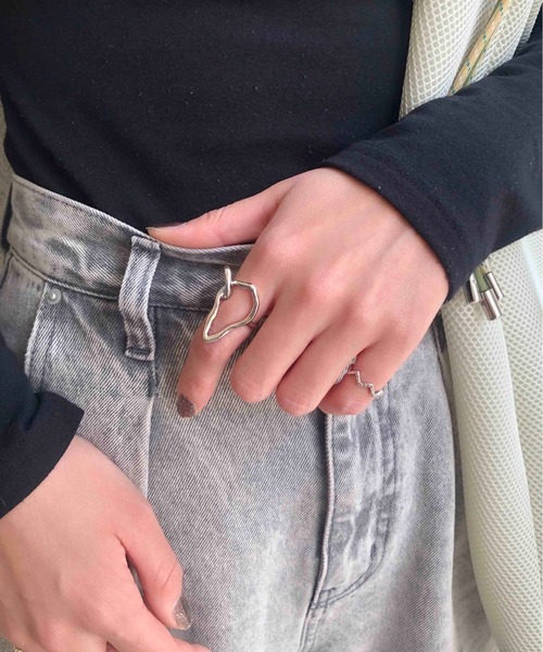 LAPUIS(ラピュイ)の「LAPUIS(ラピュイ)NUANCE DRAWING RING(リング・レディース・ゴールド/シルバー・11号/13号)」の8枚目の写真