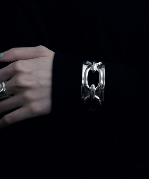 YArKA（ヤーカ）の「【YArKA/ヤーカ】[egoistic series] 3-dimensional emboss big chain bangle [percroo3] / 浮出チェーンビッグバングル（バングル/リストバンド・レディース・シルバー・FREE）」の8枚目の写真
