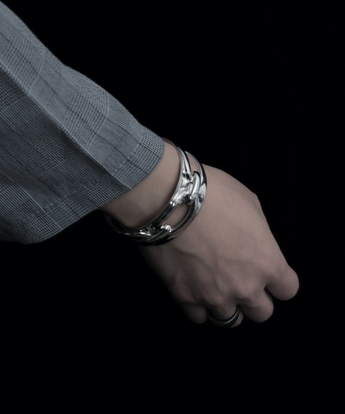 YArKA（ヤーカ）の「【YArKA/ヤーカ】[egoistic series] 3-dimensional emboss big chain bangle [percroo3] / 浮出チェーンビッグバングル（バングル/リストバンド・レディース・シルバー・FREE）」の3枚目の写真