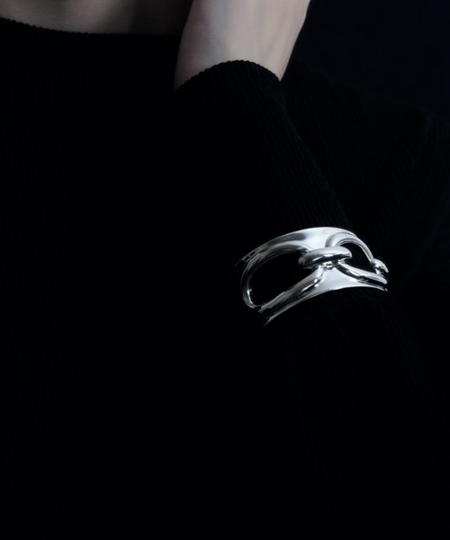 YArKA（ヤーカ）の「【YArKA/ヤーカ】[egoistic series] 3-dimensional emboss big chain bangle [percroo3] / 浮出チェーンビッグバングル（バングル/リストバンド・レディース・シルバー・FREE）」の4枚目の写真