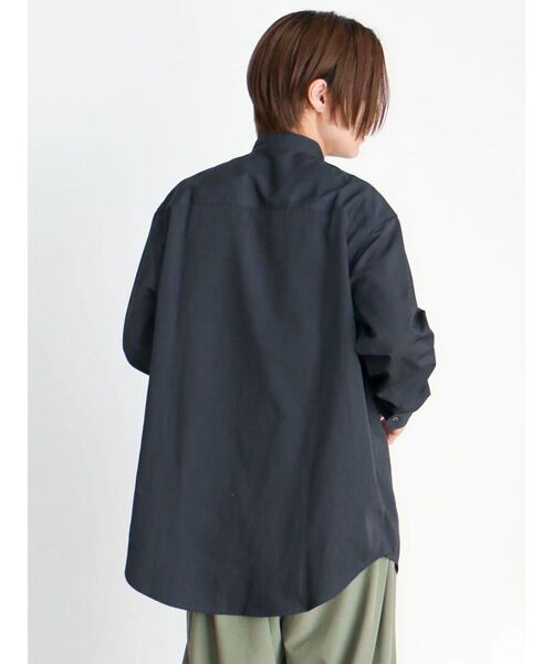 CRAFT STANDARD BOUTIQUE(クラフトスタンダードブティック)の「T/Rバンドカラーシャツ(シャツ/ブラウス・メンズ・ブラック/チャコールグレー/アイボリー/グレイッシュベージュ・M/L/XL)」の7枚目の写真