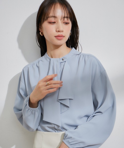 VIS（ビス）の「フロントフリルボウタイブラウス（シャツ/ブラウス・レディース・サックスブルー/オフホワイト/ネイビー・FREE）」の5枚目の写真