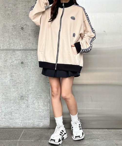 HOOK（フック）の「HOOK×側湾症ネキ ブレード使いトラックジャケット（ブルゾン・メンズ・ライトベージュ・M/L/XL）」の4枚目の写真