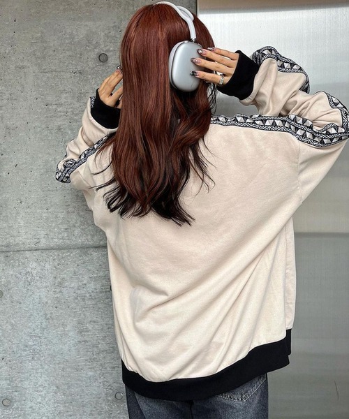 HOOK（フック）の「HOOK×側湾症ネキ ブレード使いトラックジャケット