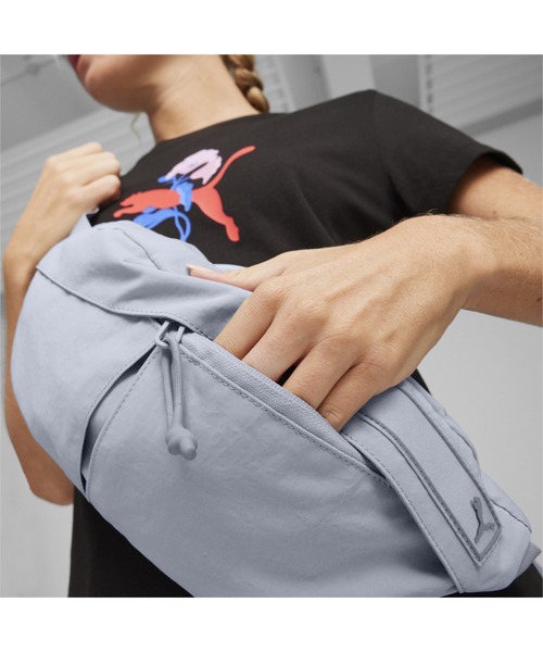 PUMA(プーマ)の「PUMA プーマ ユニセックス プーマ BL クロスボディ バック 2L(ボディバッグ/ウエストポーチ・メンズ・グレー/ブラック/ライトグリーン/Beige/ライトパープル/ブラウン・フリー)」の19枚目の写真
