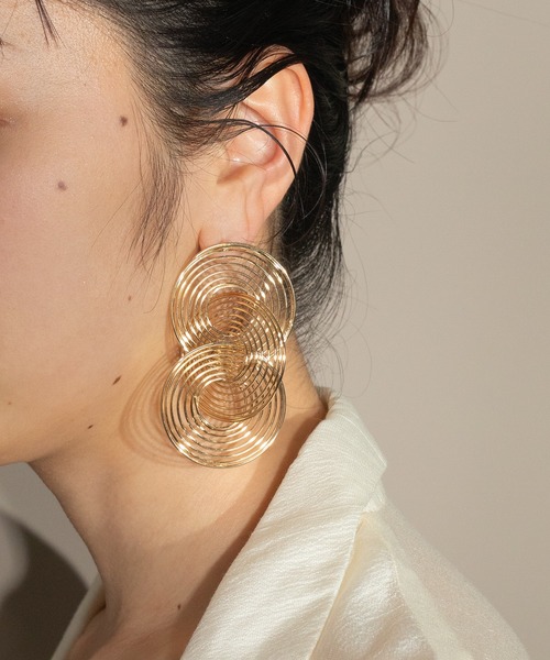 スパイラルモチーフ ゴージャス ビッグ ピアス（ピアス（両耳用