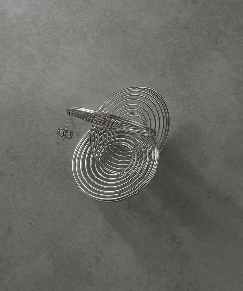 voov（ブーブ）の「スパイラルモチーフ ゴージャス ビッグ ピアス（ピアス（両耳用）・レディース・シルバー/ゴールド・フリー）」の12枚目の写真