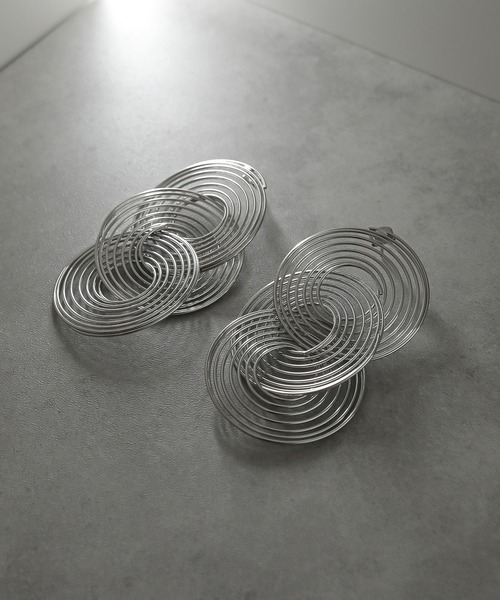 voov（ブーブ）の「スパイラルモチーフ ゴージャス ビッグ ピアス（ピアス（両耳用）・レディース・シルバー/ゴールド・フリー）」の11枚目の写真