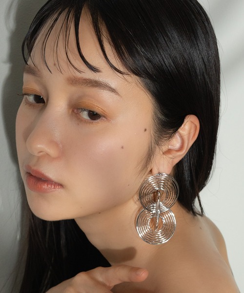 voov（ブーブ）の「スパイラルモチーフ ゴージャス ビッグ ピアス（ピアス（両耳用）・レディース・シルバー/ゴールド・フリー）」の13枚目の写真