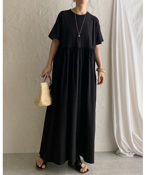 She's Closet(シーズクローゼット)の「Aラインボリュームギャザーフレアロング丈半袖Tシャツワンピース(ワンピース・レディース・グレイッシュベージュ/ブラック/ダークブルー/ライム/スモークピンク/チャコールグレー・FREE)」の9枚目の写真