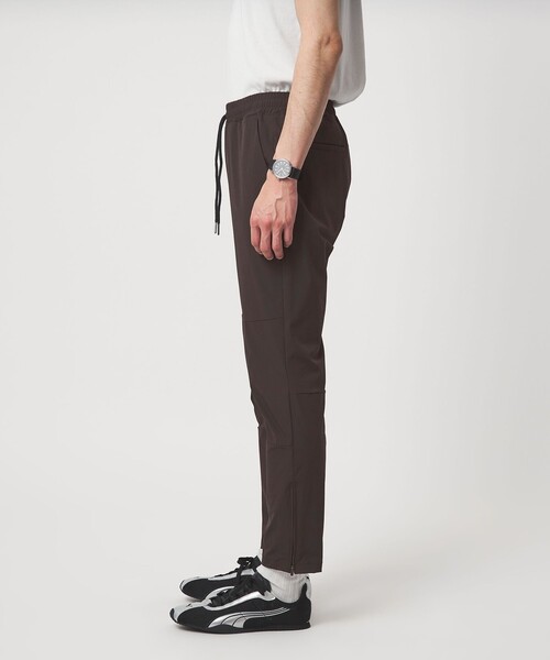 green label relaxing(グリーンレーベルリラクシング)の「【WEB限定】JUST fit Kn/T テック ジョガーパンツ(その他パンツ・メンズ・ブラック/ネイビー/オリーブ/ダークブラウン/ダークグレー・S/M/L/XL)」の18枚目の写真