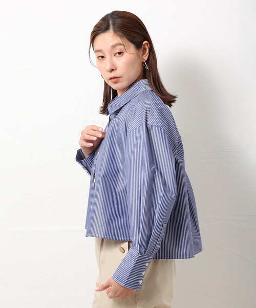 ONE'S TRUE(ワンズトゥルー)の「ショートストライプシャツ(シャツ/ブラウス・レディース・ブルー・L/M)」の2枚目の写真
