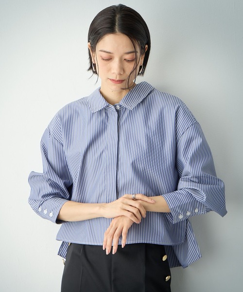 ONE'S TRUE(ワンズトゥルー)の「ショートストライプシャツ(シャツ/ブラウス・レディース・ブルー・L/M)」の1枚目の写真