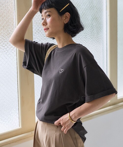 FREAK'S STORE（フリークスストア）の「ワンポイントハート刺繍 ベーシックTシャツ（Tシャツ/カットソー・レディース・チャコールグレー/オフホワイト/ライトグレー/ピンク/その他13・ﾌﾘ-）」の2枚目の写真
